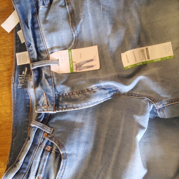 Time and Tru Mid Rise Straight Relaxed Fit Jeans - Picture 2 of 4